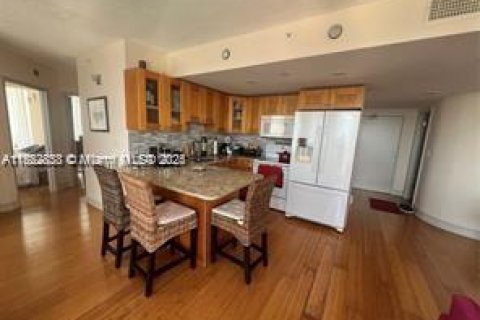 Condo in Hollywood, Florida, 1 bedroom  № 2035249 - photo 3