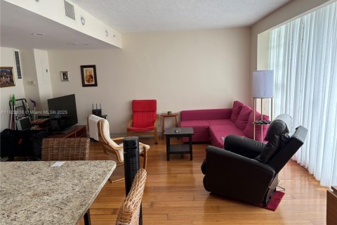 Condo in Hollywood, Florida, 1 bedroom  № 2035249 - photo 8