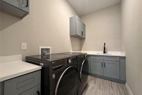 House in Davenport, Florida 4 bedrooms, 230.4 sq.m. № 1803932 - photo 21