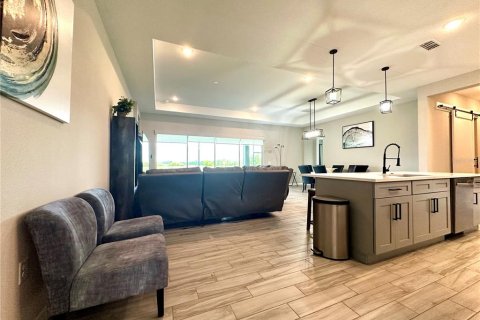 House in Davenport, Florida 4 bedrooms, 230.4 sq.m. № 1803932 - photo 3