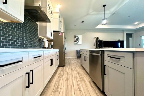 House in Davenport, Florida 4 bedrooms, 230.4 sq.m. № 1803932 - photo 7