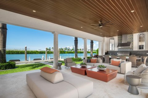Villa ou maison à vendre à Miami Beach, Floride: 15 chambres, 2233 m2 № 1935323 - photo 9