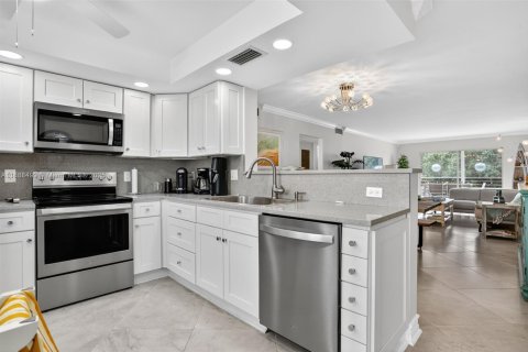 Купить кондоминиум в Коконат Крик, Флорида 2 спальни, 107.4м2, № 1939035 - фото 2