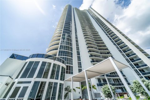 Condominio en venta en Sunny Isles Beach, Florida, 2 dormitorios, 133.31 m2 № 2017089 - foto 26