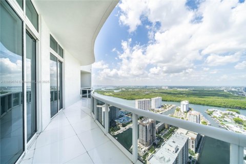 Condominio en venta en Sunny Isles Beach, Florida, 2 dormitorios, 133.31 m2 № 2017089 - foto 17