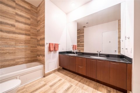 Condominio en venta en Sunny Isles Beach, Florida, 2 dormitorios, 133.31 m2 № 2017089 - foto 12