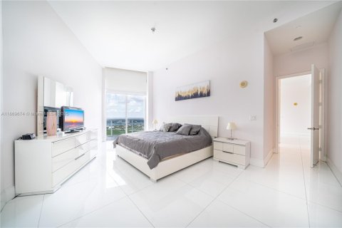 Condominio en venta en Sunny Isles Beach, Florida, 2 dormitorios, 133.31 m2 № 2017089 - foto 10