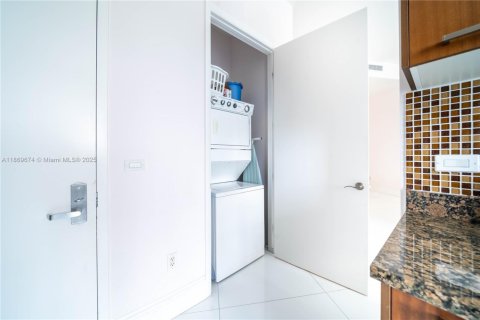 Condominio en venta en Sunny Isles Beach, Florida, 2 dormitorios, 133.31 m2 № 2017089 - foto 16