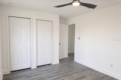 House in Brandon, Florida 3 bedrooms, 164.99 sq.m. № 2403191 - photo 6