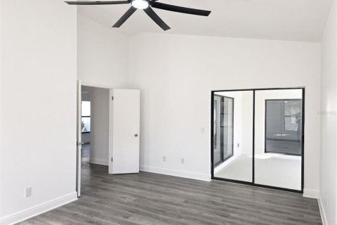 House in Brandon, Florida 3 bedrooms, 164.99 sq.m. № 2403191 - photo 13