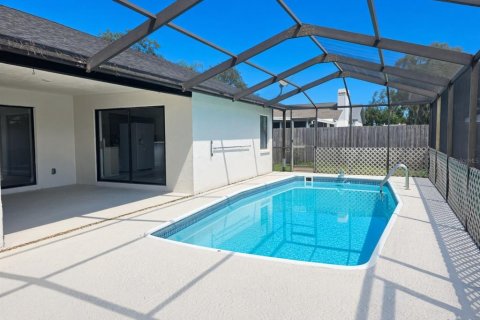 House in Brandon, Florida 3 bedrooms, 164.99 sq.m. № 2403191 - photo 16
