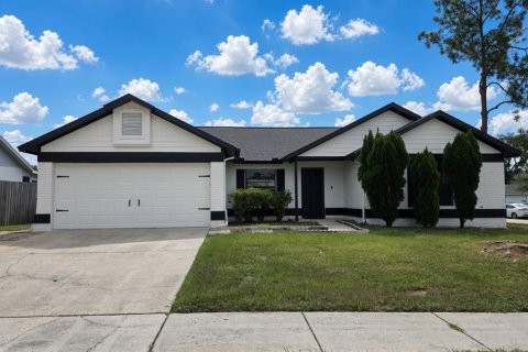 House in Brandon, Florida 3 bedrooms, 164.99 sq.m. № 2403191