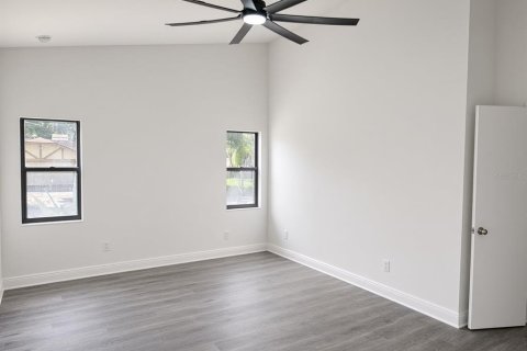 House in Brandon, Florida 3 bedrooms, 164.99 sq.m. № 2403191 - photo 12