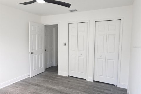 House in Brandon, Florida 3 bedrooms, 164.99 sq.m. № 2403191 - photo 9