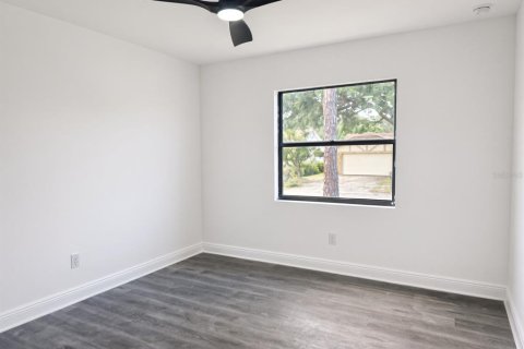 House in Brandon, Florida 3 bedrooms, 164.99 sq.m. № 2403191 - photo 8