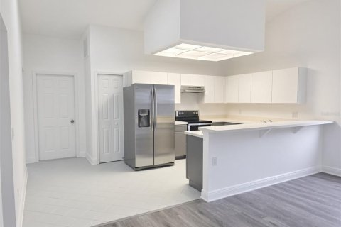 House in Brandon, Florida 3 bedrooms, 164.99 sq.m. № 2403191 - photo 10