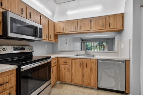 Copropriété à louer à Miami, Floride: 2 chambres, 130.53 m2 № 2010873 - photo 11