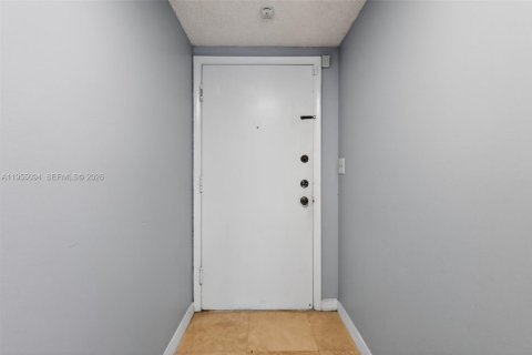 Copropriété à louer à Miami, Floride: 2 chambres, 130.53 m2 № 2010873 - photo 5