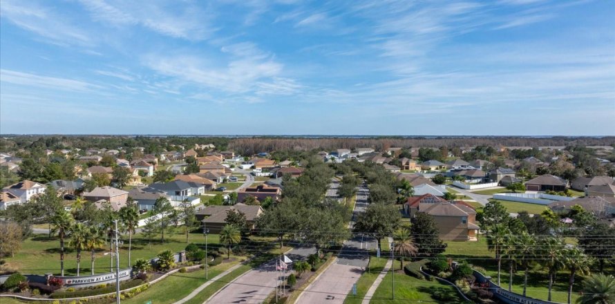Villa ou maison à Kissimmee, Floride 4 chambres, 252.32 m2 № 1058794