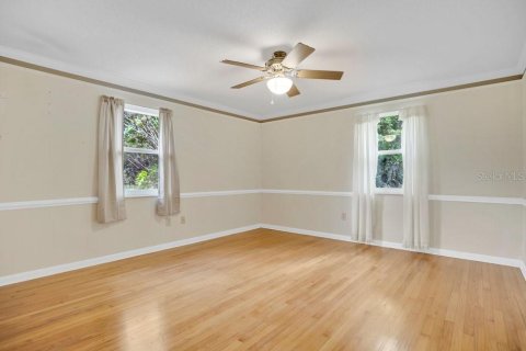 House in Apopka, Florida 5 bedrooms, 234.11 sq.m. № 2234787 - photo 22