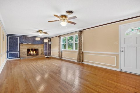 House in Apopka, Florida 5 bedrooms, 234.11 sq.m. № 2234787 - photo 17