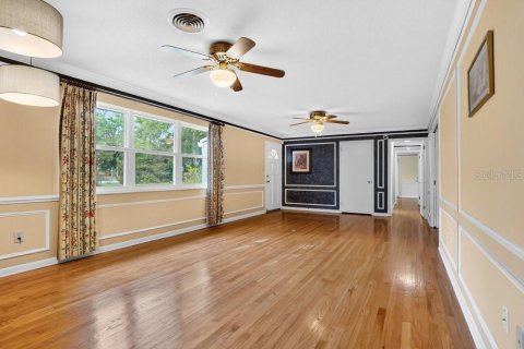House in Apopka, Florida 5 bedrooms, 234.11 sq.m. № 2234787 - photo 19