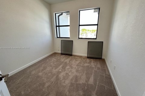 Touwnhouse à louer à Pembroke Pines, Floride: 3 chambres, 157.66 m2 № 1933678 - photo 7