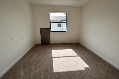 Touwnhouse à louer à Pembroke Pines, Floride: 3 chambres, 157.66 m2 № 1933678 - photo 8