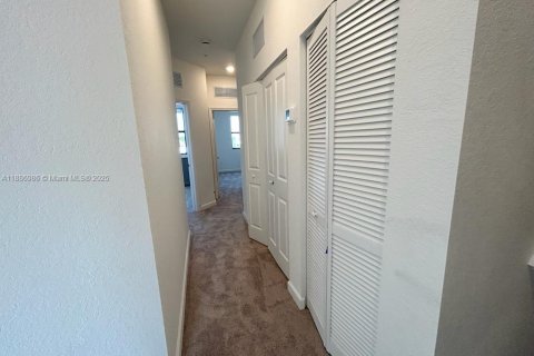 Touwnhouse à louer à Pembroke Pines, Floride: 3 chambres, 157.66 m2 № 1933678 - photo 11