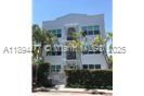 Apartamento en alquiler en Miami Beach, Florida, 1 dormitorio, 42.74 m2 № 1949274 - foto 1