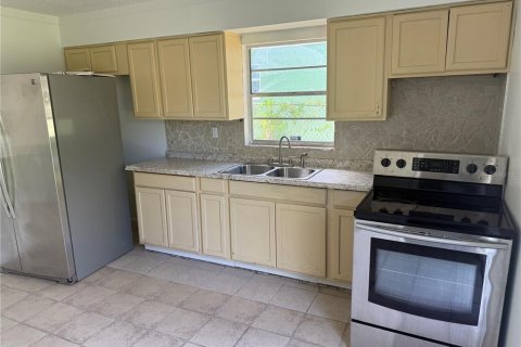 Commercial property in Haines City, Florida 8 bedrooms, 143.44 sq.m. № 2418774 - photo 4