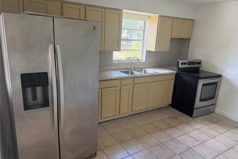 Commercial property in Haines City, Florida 8 bedrooms, 143.44 sq.m. № 2418774 - photo 11