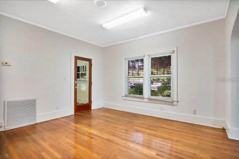 House in Orlando, Florida 2 bedrooms, 130.43 sq.m. № 1541777 - photo 12