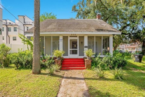 House in Orlando, Florida 2 bedrooms, 130.43 sq.m. № 1541777 - photo 1