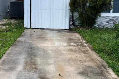 Коммерческая недвижимость в Майами, Флорида 1 спальня, 135.73м2 № 1999800