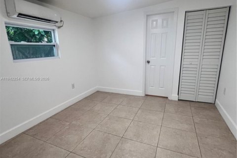 Снять в аренду коммерческую недвижимость в Майами, Флорида 1 спальня, 135.73м2, № 1999800 - фото 21