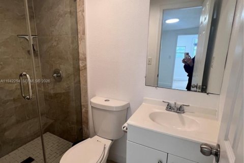 Снять в аренду коммерческую недвижимость в Майами, Флорида 1 спальня, 135.73м2, № 1999800 - фото 23