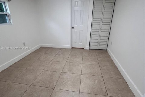 Снять в аренду коммерческую недвижимость в Майами, Флорида 1 спальня, 135.73м2, № 1999800 - фото 20