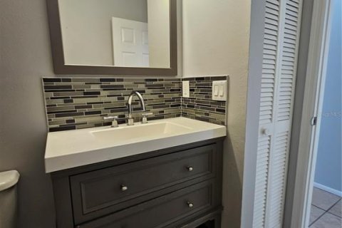 Villa ou maison à louer à Palm Harbor, Floride: 2 chambres, 74.04 m2 № 2106998 - photo 5