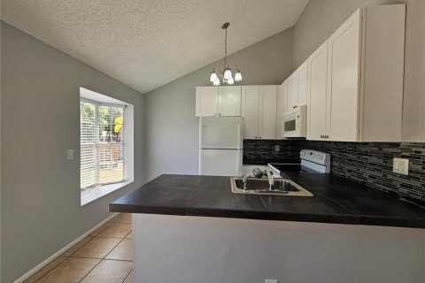 Villa ou maison à louer à Palm Harbor, Floride: 2 chambres, 74.04 m2 № 2106998 - photo 13