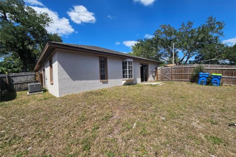 Villa ou maison à louer à Palm Harbor, Floride: 2 chambres, 74.04 m2 № 2106998 - photo 9