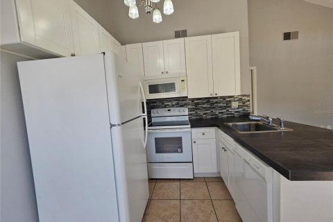 Villa ou maison à louer à Palm Harbor, Floride: 2 chambres, 74.04 m2 № 2106998 - photo 3