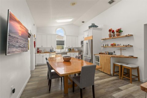 House in Winter Garden, Florida 3 bedrooms, 188.31 sq.m. № 2135726 - photo 17