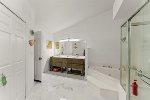 House in Winter Garden, Florida 3 bedrooms, 188.31 sq.m. № 2135726 - photo 30