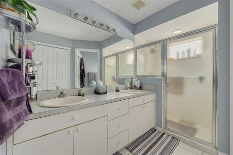 House in New Port Richey, Florida 3 bedrooms, 176.79 sq.m. № 2203839 - photo 19
