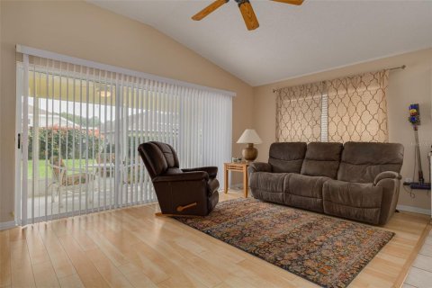 House in New Port Richey, Florida 3 bedrooms, 176.79 sq.m. № 2203839 - photo 12