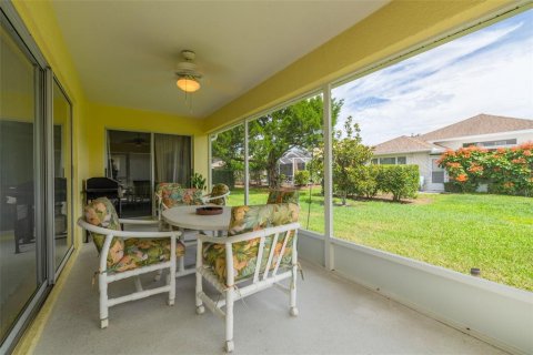 House in New Port Richey, Florida 3 bedrooms, 176.79 sq.m. № 2203839 - photo 14