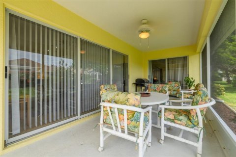 House in New Port Richey, Florida 3 bedrooms, 176.79 sq.m. № 2203839 - photo 15
