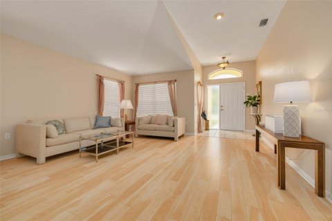 House in New Port Richey, Florida 3 bedrooms, 176.79 sq.m. № 2203839 - photo 4