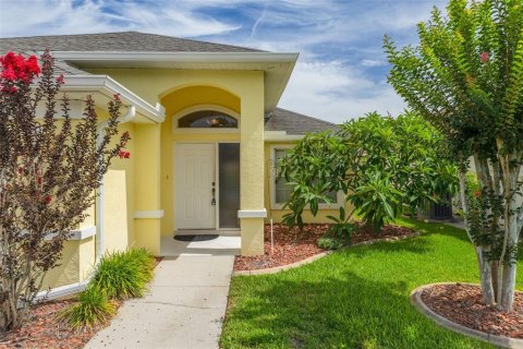 House in New Port Richey, Florida 3 bedrooms, 176.79 sq.m. № 2203839 - photo 3
